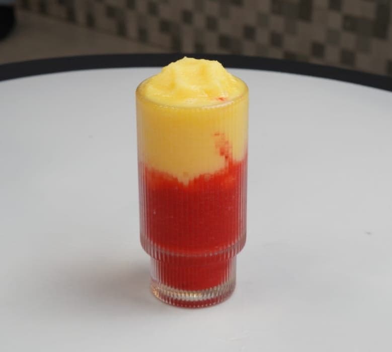 عصير منكا وفراولة